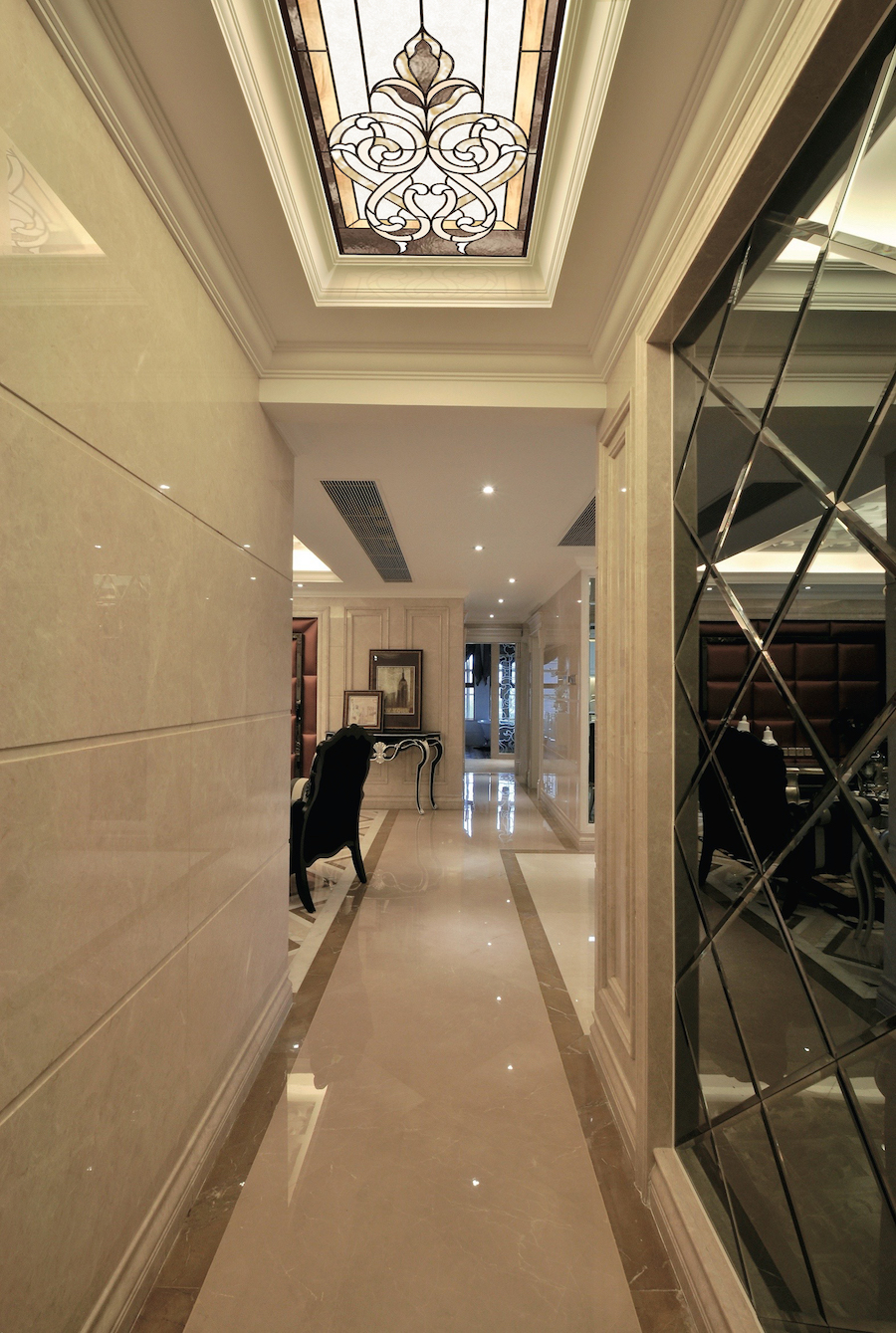 Потолочный витраж