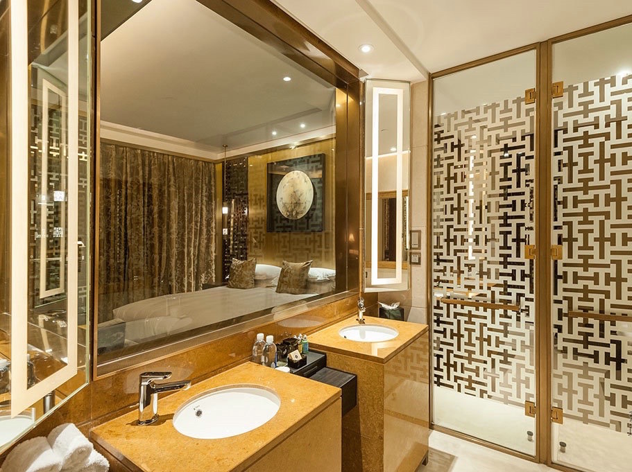 Перегородка с матовым орнаментом