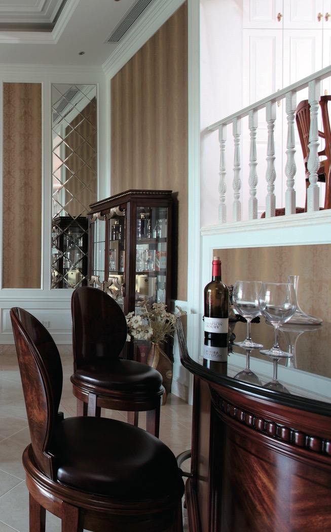 зеркальная плитка в классическом интерьере