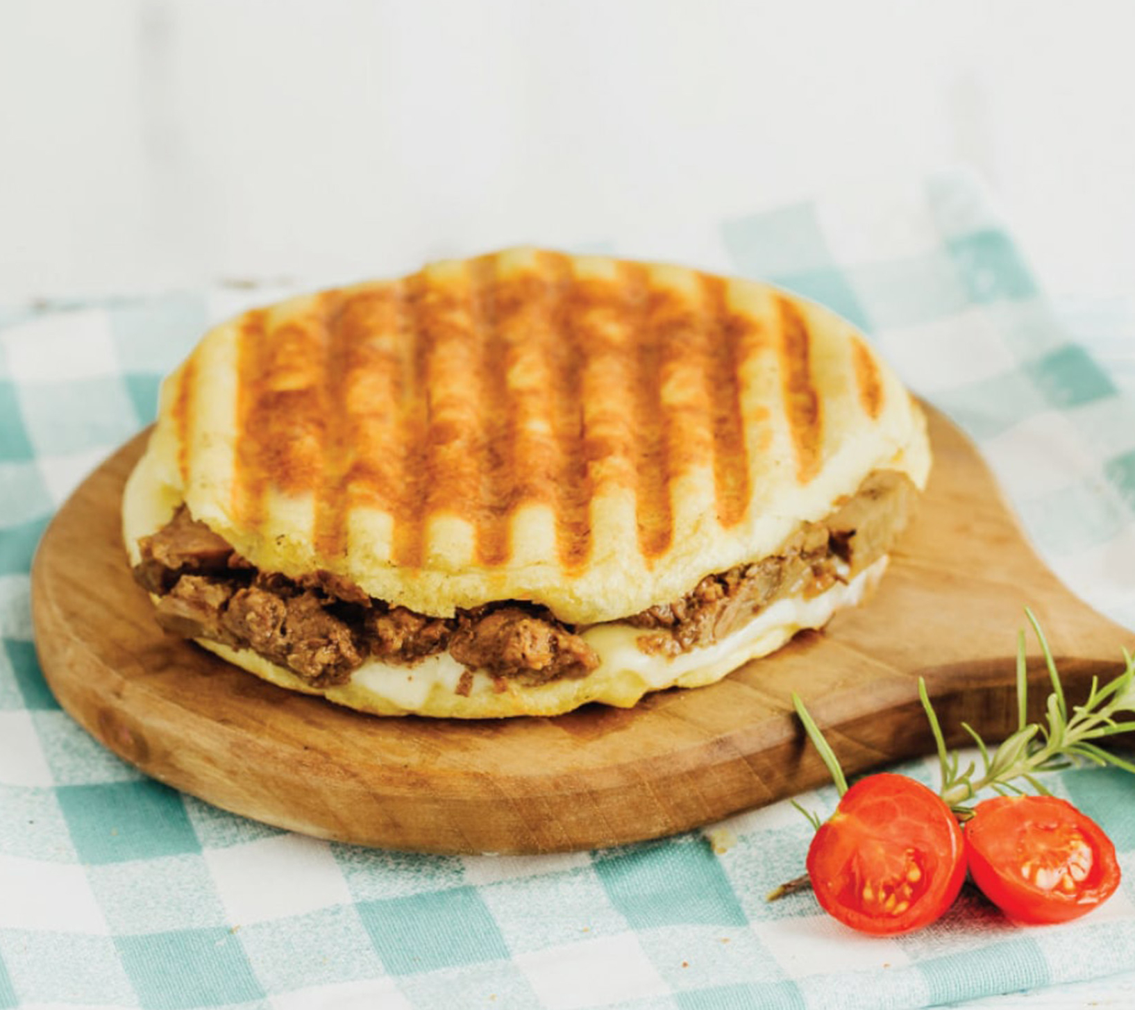 Kavurmalı & Kaşarlı Bazlama Tost