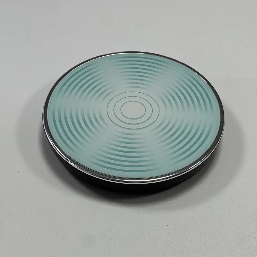 縮圖：Star Trek Charger With Illuminated Transporter Pad & Built-In Power Bank