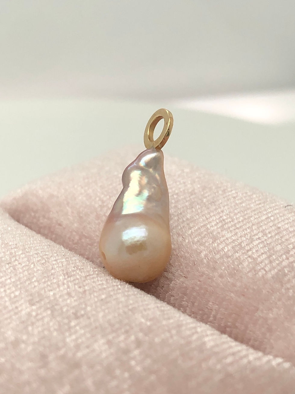 Thumbnail: MINI PEARL PENDANT - ROSE