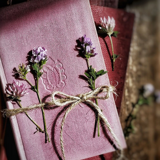 Flower Decor Inspo, The Art of Slow Living, and a Love for the Classics
