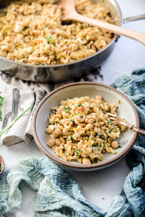 Creamy Roasted Cauliflower, Leek & Chickpea Pasta