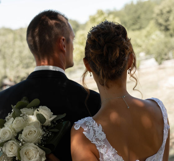 photographe mariage champêtre en Isère Justine bertolini Reportage cérémonie Album photo enfant couple ainé bouquet de mariée