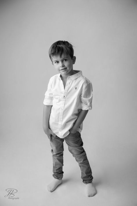 Portrait d'Enfants photo Isere Grenoble Voiron Isere saint marcellin bebe photographe Bourgoin beaurepaire saint marcellin chambery valence lyon