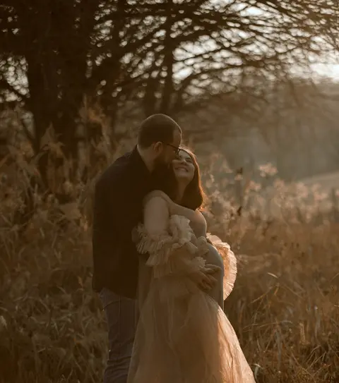 grossesse femme enceinte future maman enfants parents nouveau né nourrisson bébé shooting Isère grenoble bourgoin chambery vienne saint marcellin photographe séance photo famille maman papa shooting extérieur