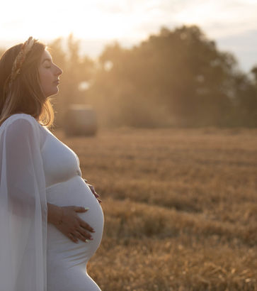 grossesse femme enceinte future maman enfants parents nouveau né nourrisson bébé shooting Isère grenoble bourgoin chambery vienne saint marcellin photographe séance photo famille maman papa
