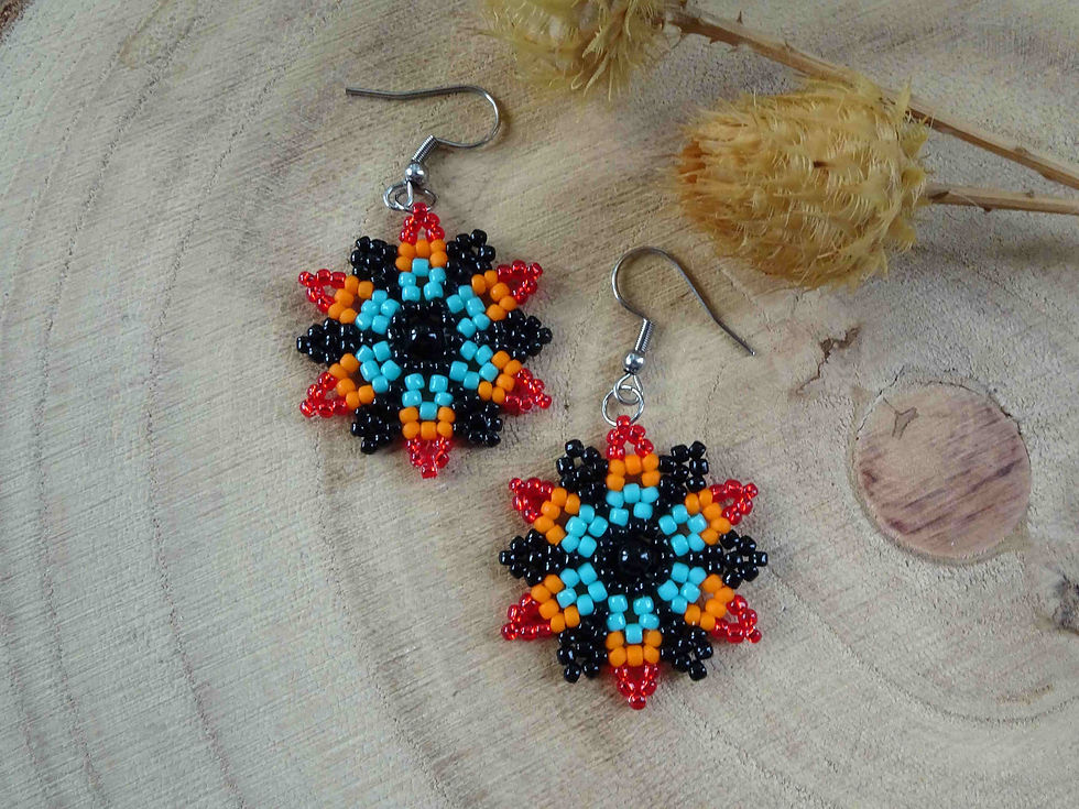 Miniaturbild: Bunte Blumen Ohrringe mit Onyx | Boho Style Huichol Perlenohrringe