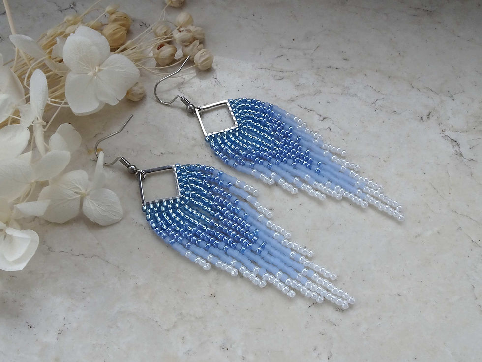 Miniaturbild: Wasserfall Ohrringe Jeansblau Weiß Silber – Boho Fransenohrringe