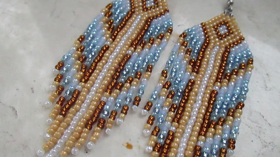 Miniaturbild: Fransen Ohrringe Western Style beige hellblau – handgewebte lange Perlenohrringe