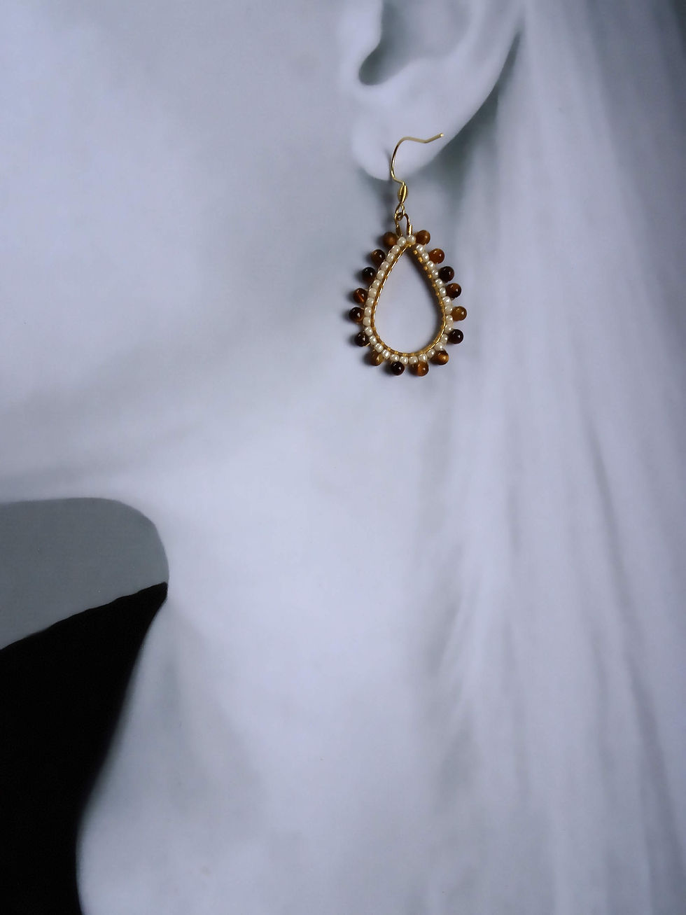 Miniaturbild: Tropfen Ohrringe mit Tigerauge Perlen – Creme Braun Gold – Handgefertigt