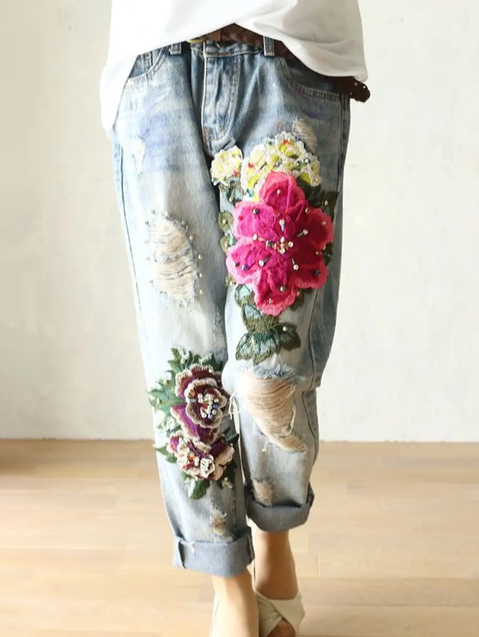 Daily Flower Embroidery Ripped Pearl Decor Denim Jeans for Women Fashion 