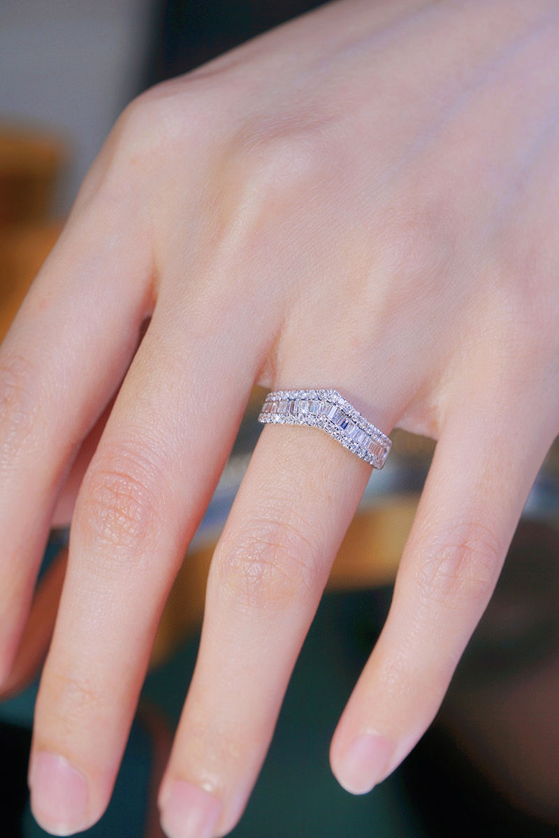 Thumbnail: 18K White Gold Rings Fashion V- Shaped Design 0.65carat Real Natural Diamond 