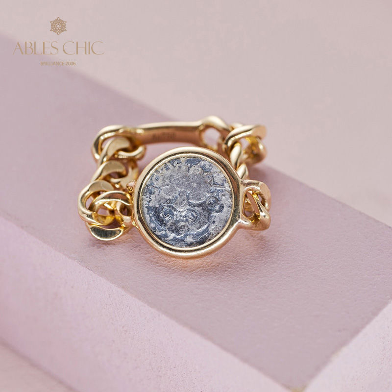 ภาพขนาดย่อ: Solid 18K Gold Roman Byzantine Medusa Antique Ancient Sculpture Vintage Ring