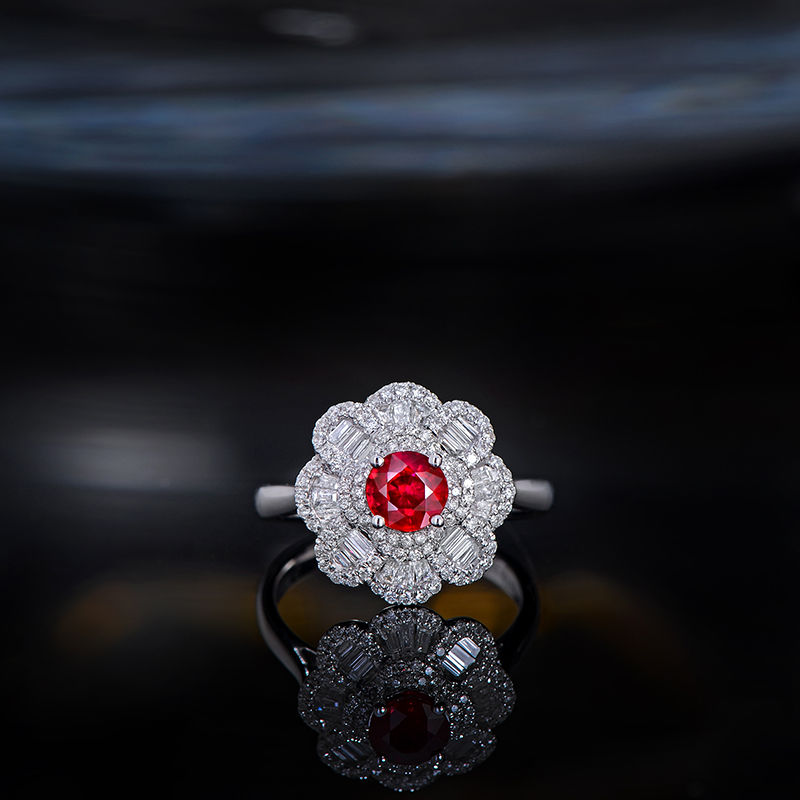 Miniatură: Ruby Red Round 18kt White Gold 0.58ct Diamond Cluster Ring Antique
