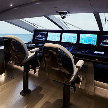 Yacht bridge with Besenzoni Helm seat P 453 STEALTH with S 316 pedestal