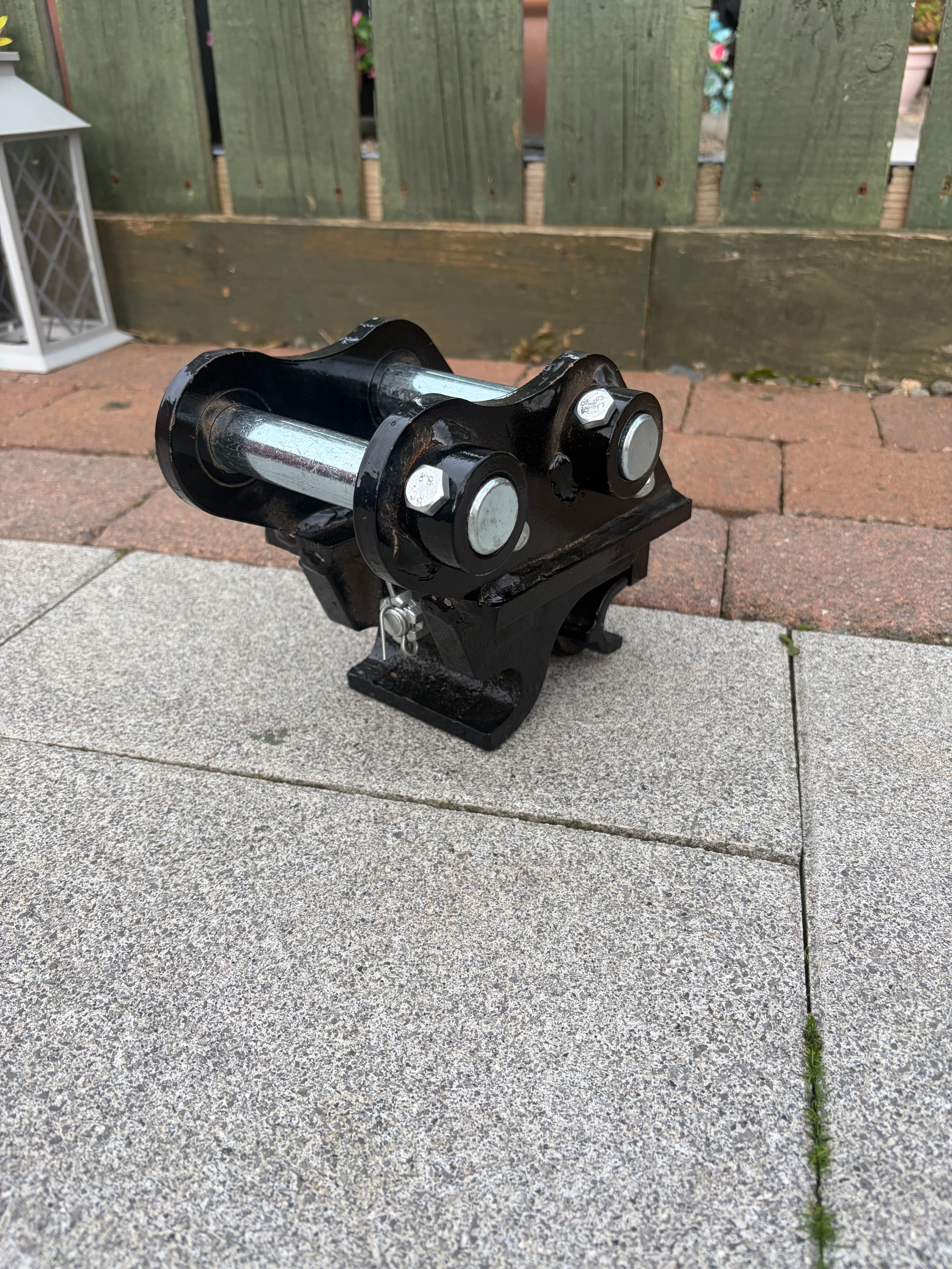 Brand New Mini Digger Quick Hitch 25mm pins