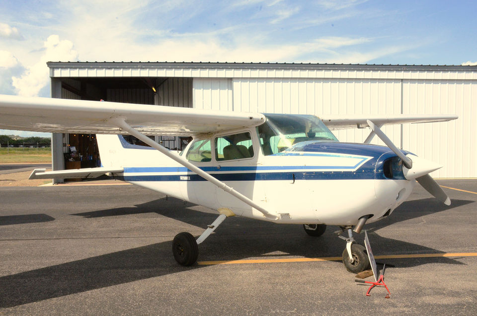 Crosswind pilot training plane