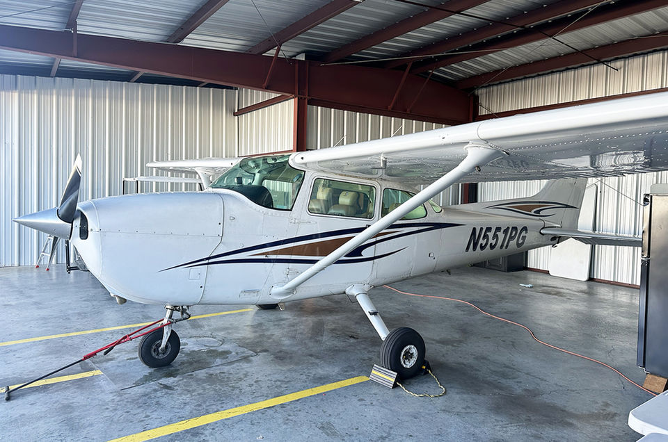 Crosswind pilot training plane