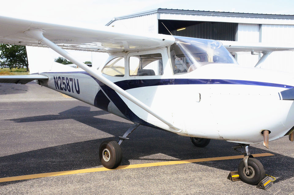 Crosswind pilot training plane