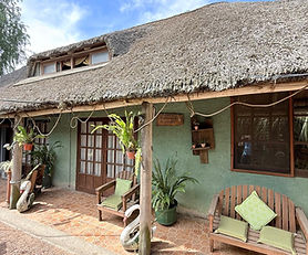 Casa En Venta 1 Dormitorio 1 Baño Con 3 Apartamentos Y Gran Local Salinas
