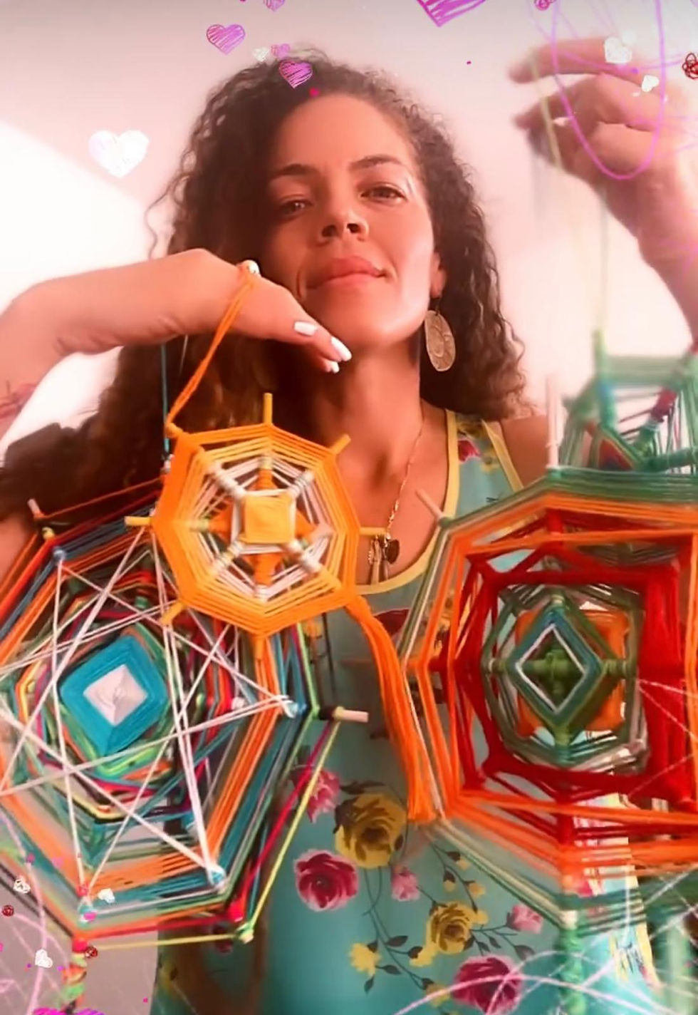 EL OJO DE DIOS DE LA CULTURA HUICHOL DEL OESTE DE MEJICO