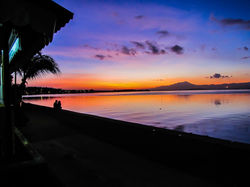 Por do sol e o casal.