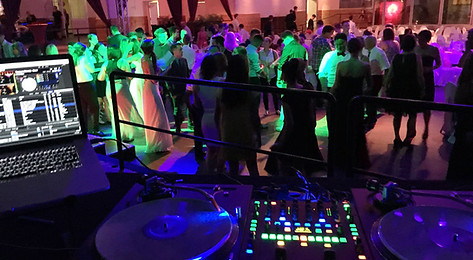 DJ-Felix Hahnsch-Berlin-Performance-Auflegen-Musik.jpeg
