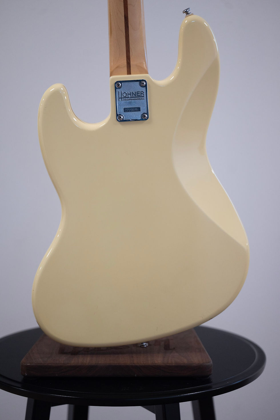 Thumbnail: Hohner HZ Jazz Bass in Aged White