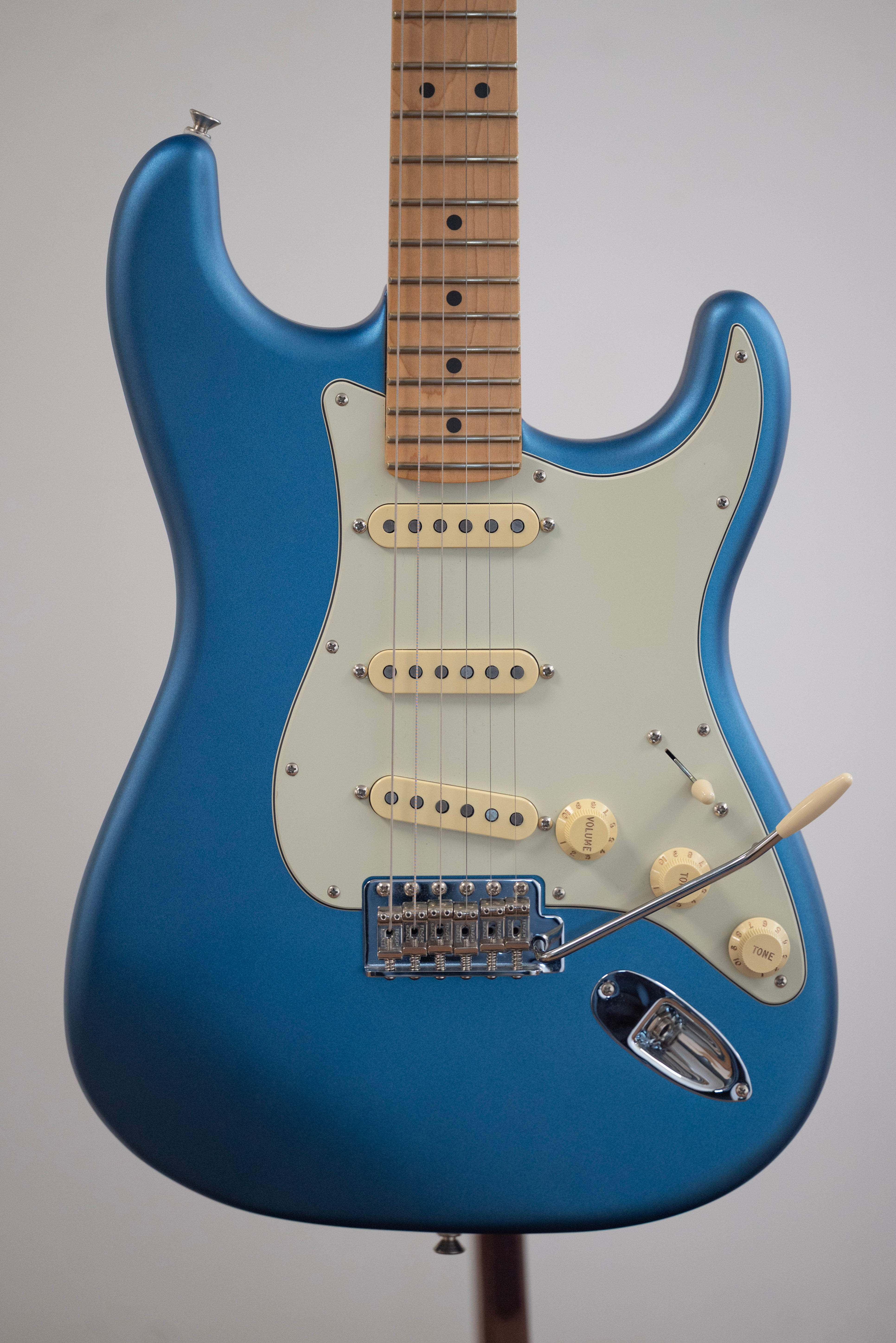 2024 Fender USA American Performer Stratocaster in Blue Satin