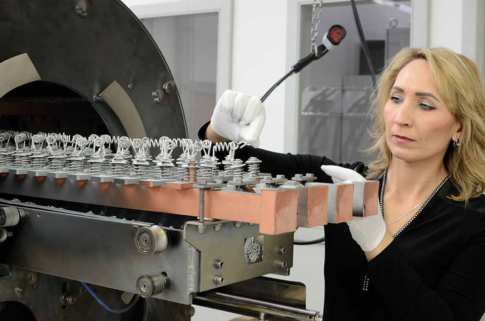 Anwendungsorientierte EMV-Aluminiumbeschichtung zum Schutz der Elektronik vor Störeinflüssen von außen sowie eigener, erhöhter Störemission.