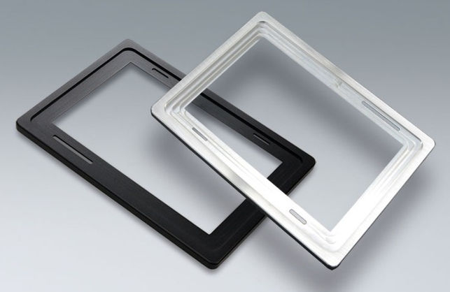 Frästeile aus Aluminium und schwarz lackierte Sichtfläche