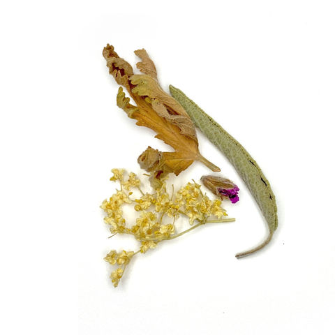 Feuilles et fleurs de géranium rosat avec de la sauge officinale et des fleurs de sureau. Mélange très féminin. Parfum suave et sucré aux bienfaits incroyable. Digestive et apaisante infusion. 