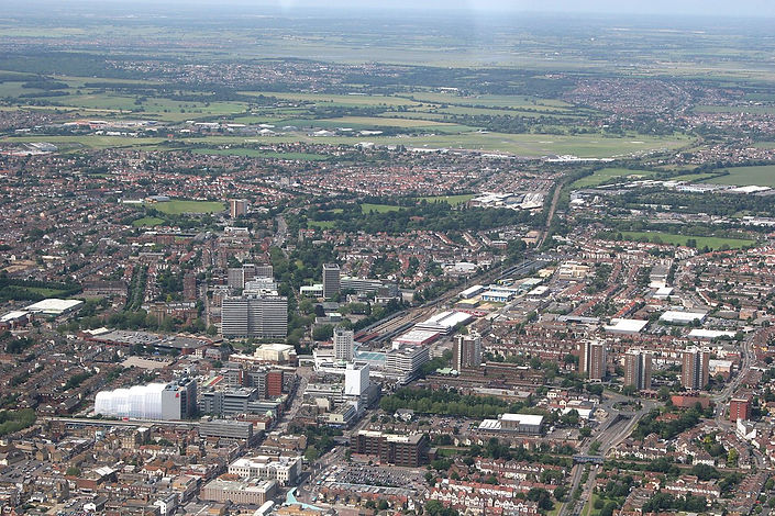 1200px-Southend_aerial_220608.jpg