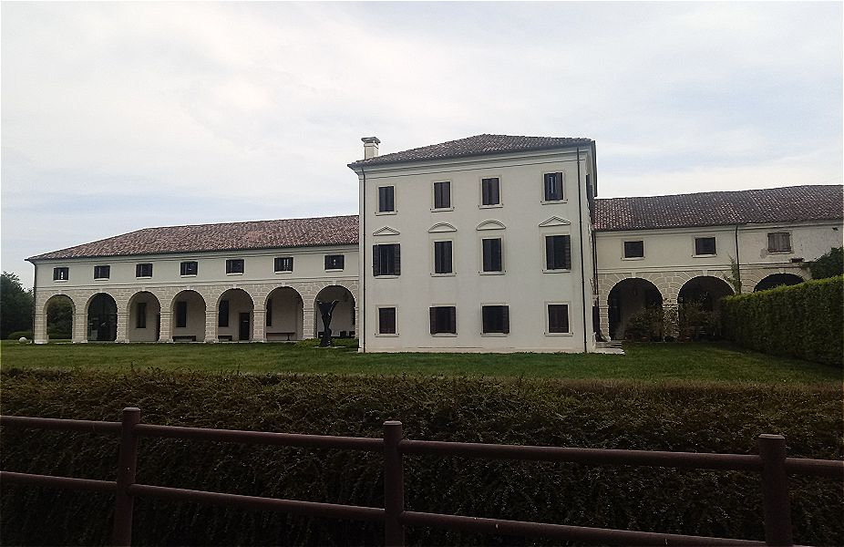VILLA RASPA.jpeg
