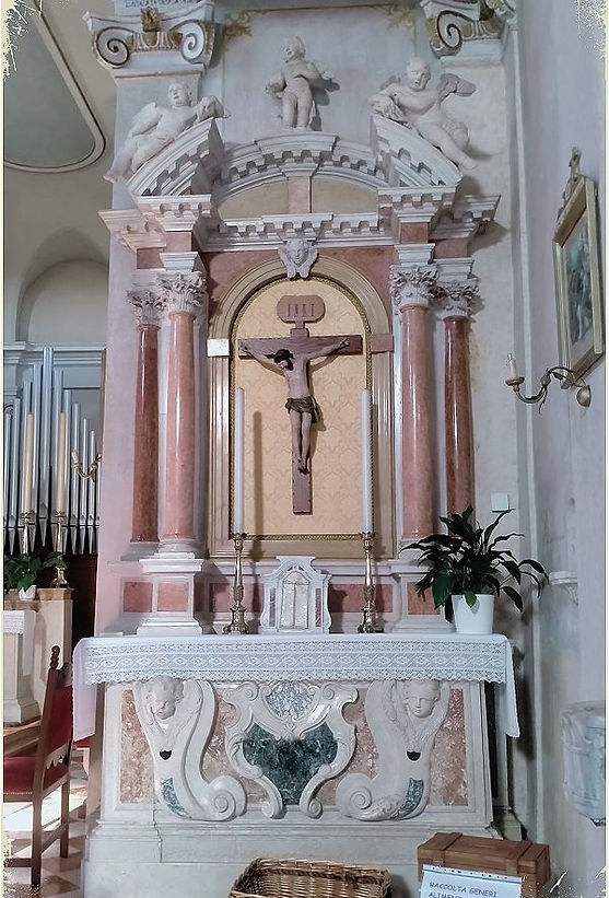 ALTARE A DESTRA DELL'ALTARE MAGGIORE.jpeg