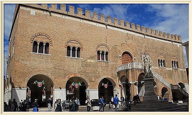 PALAZZO DEI TRECENTO.jpeg