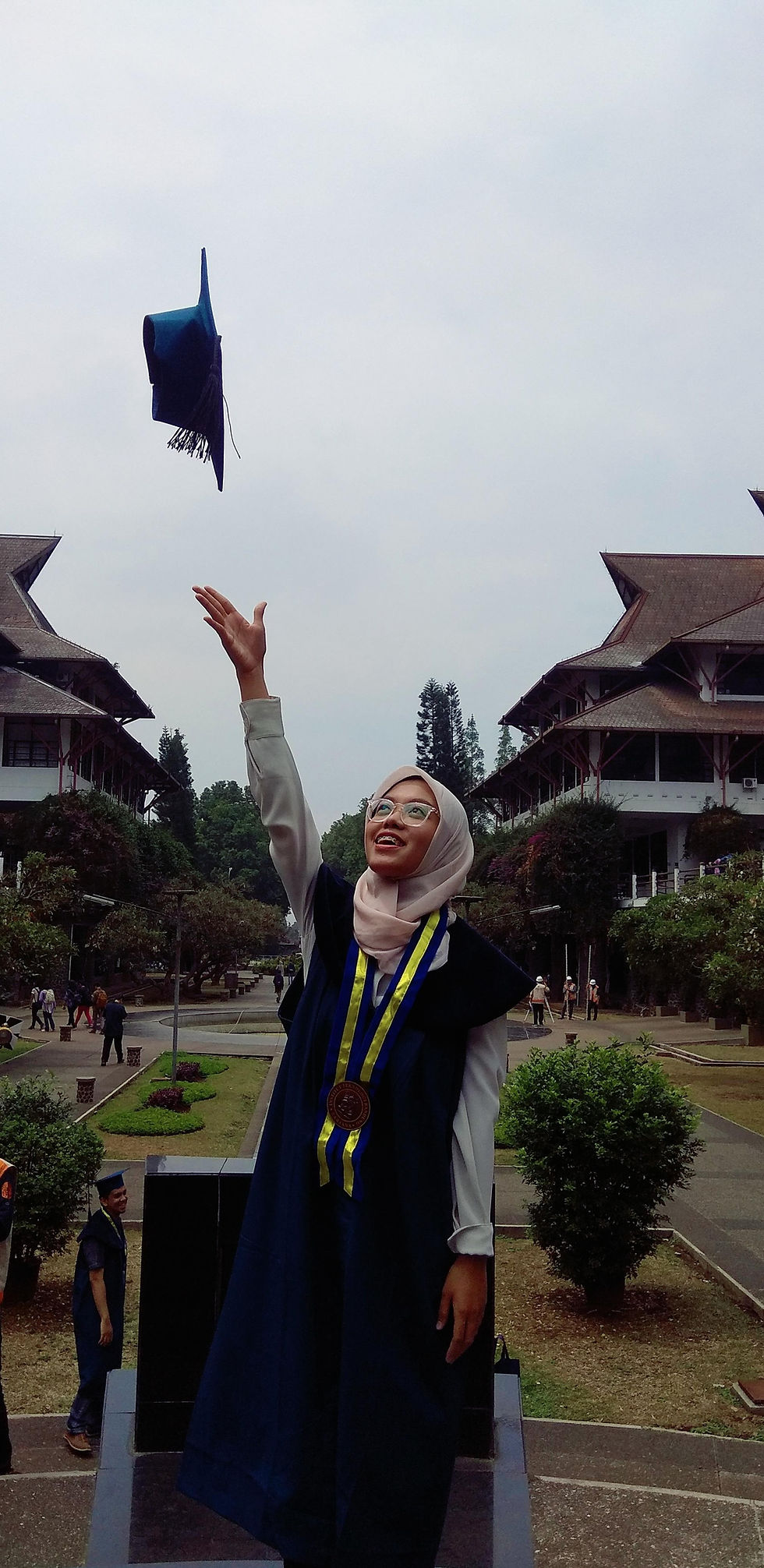 Pict taken after take a toga, the toga is cute, right?