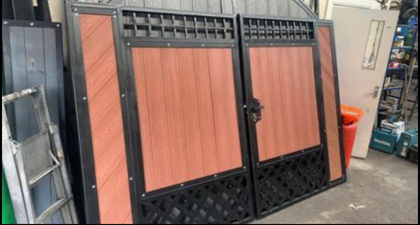 Miniatura: Folding gate with composite inside 