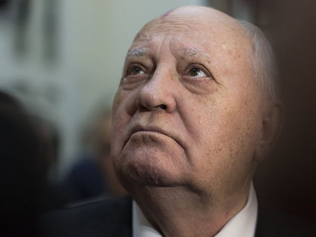 GORBACHOV ADVIERTE: «PARECE QUE EL MUNDO SE ESTÁ PREPARANDO PARA LA GUERRA»