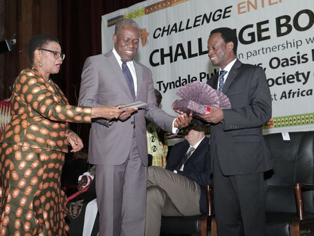 LLEGA LA "BIBLIA DE ESTUDIO" A AFRICA