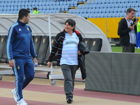 ECUADOR-ARGENTINA: LA SELECCION ARGENTINA LLEVÓ A UN BRUJO AL ESTADIO ATAHUALPA. VERGUENZA NACIONAL!