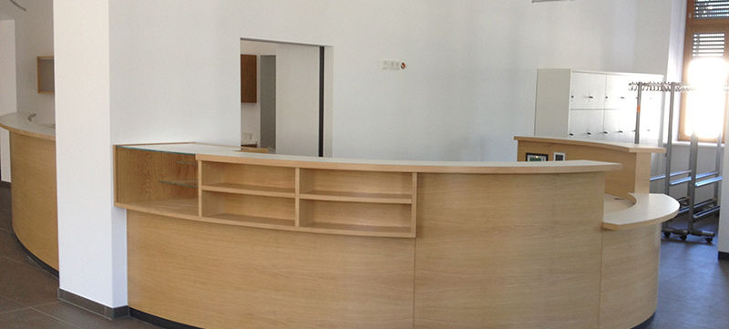 Forum Alte Post, Pirmasens
Runde Empfangstheke mit indirekter Beleuchtung
Rott Schreinerei & Innenausbau
Schweix, Pirmasens