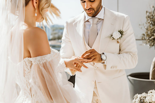 Ring anstecken bei der Hochzeit im Place-to-be Fourty Four in Düsseldorf