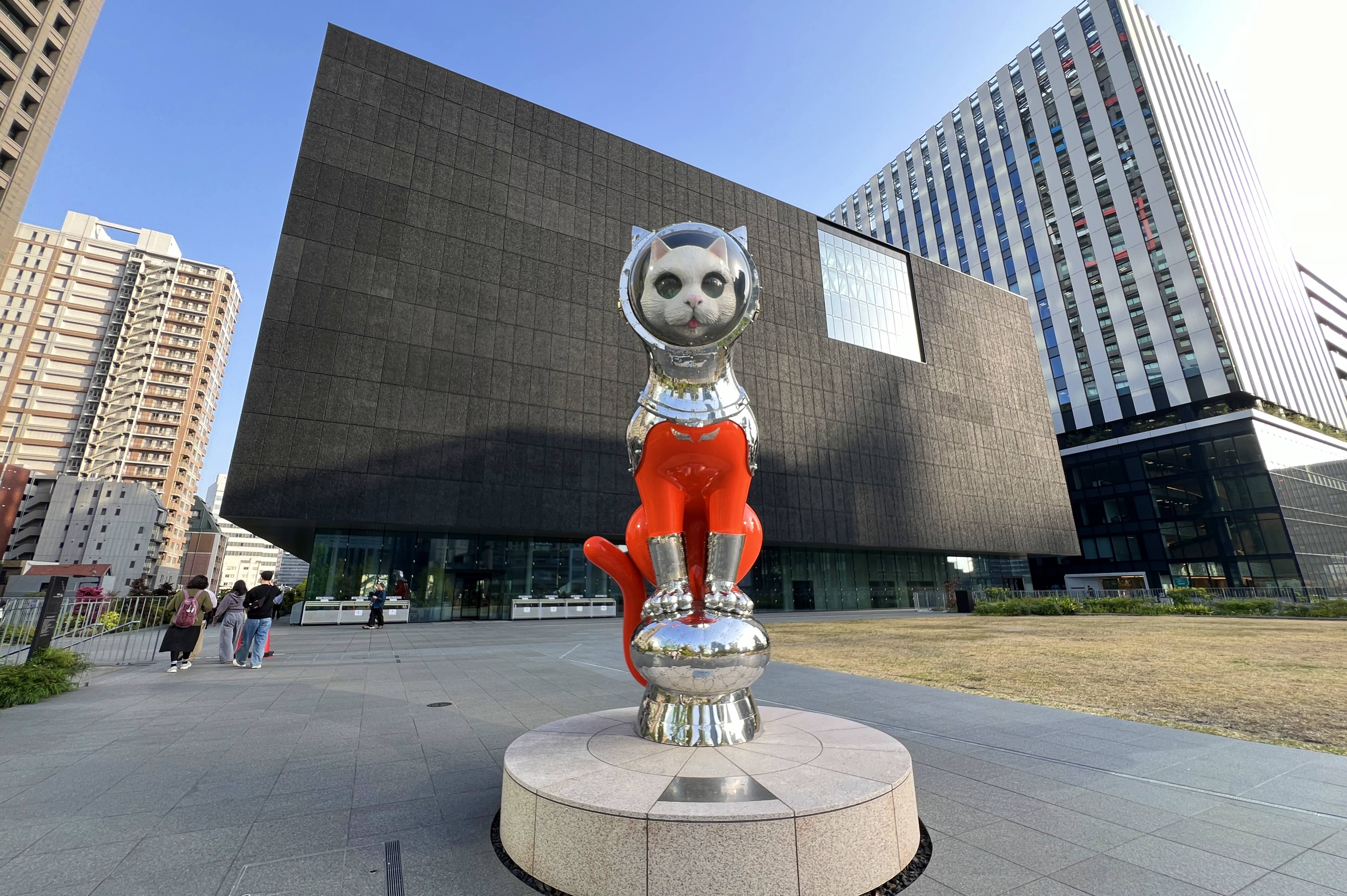 中之島美術館外的貓咪裝置藝術