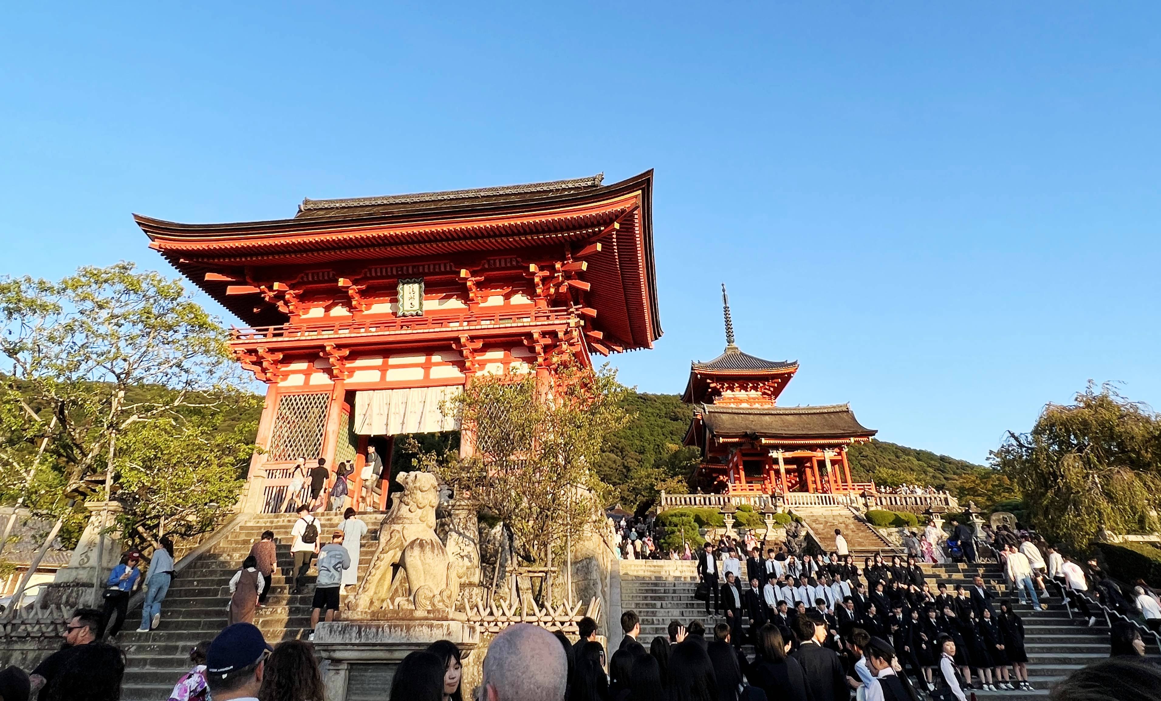 清水寺與許多學生