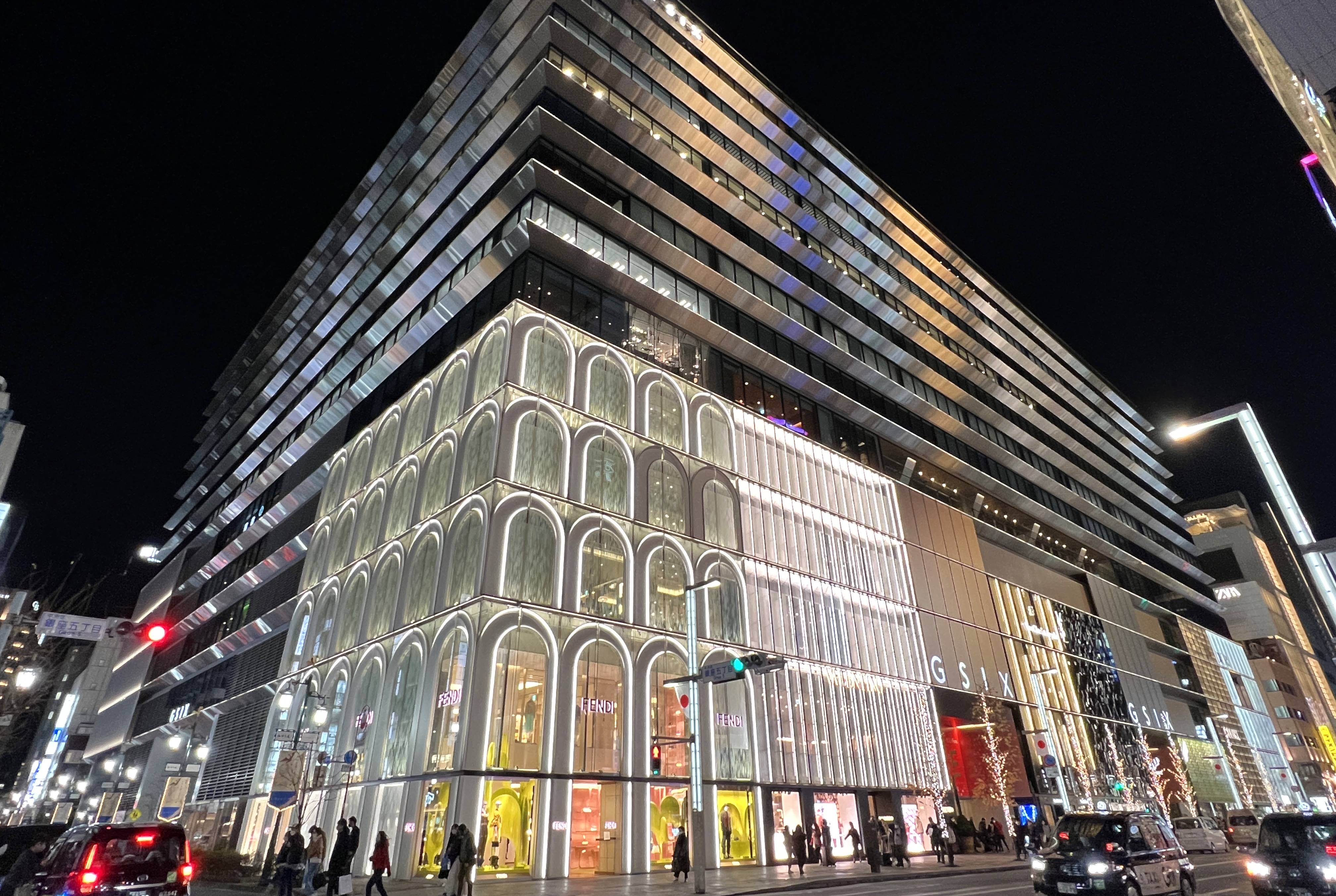 燈光亮起的澎湃商店