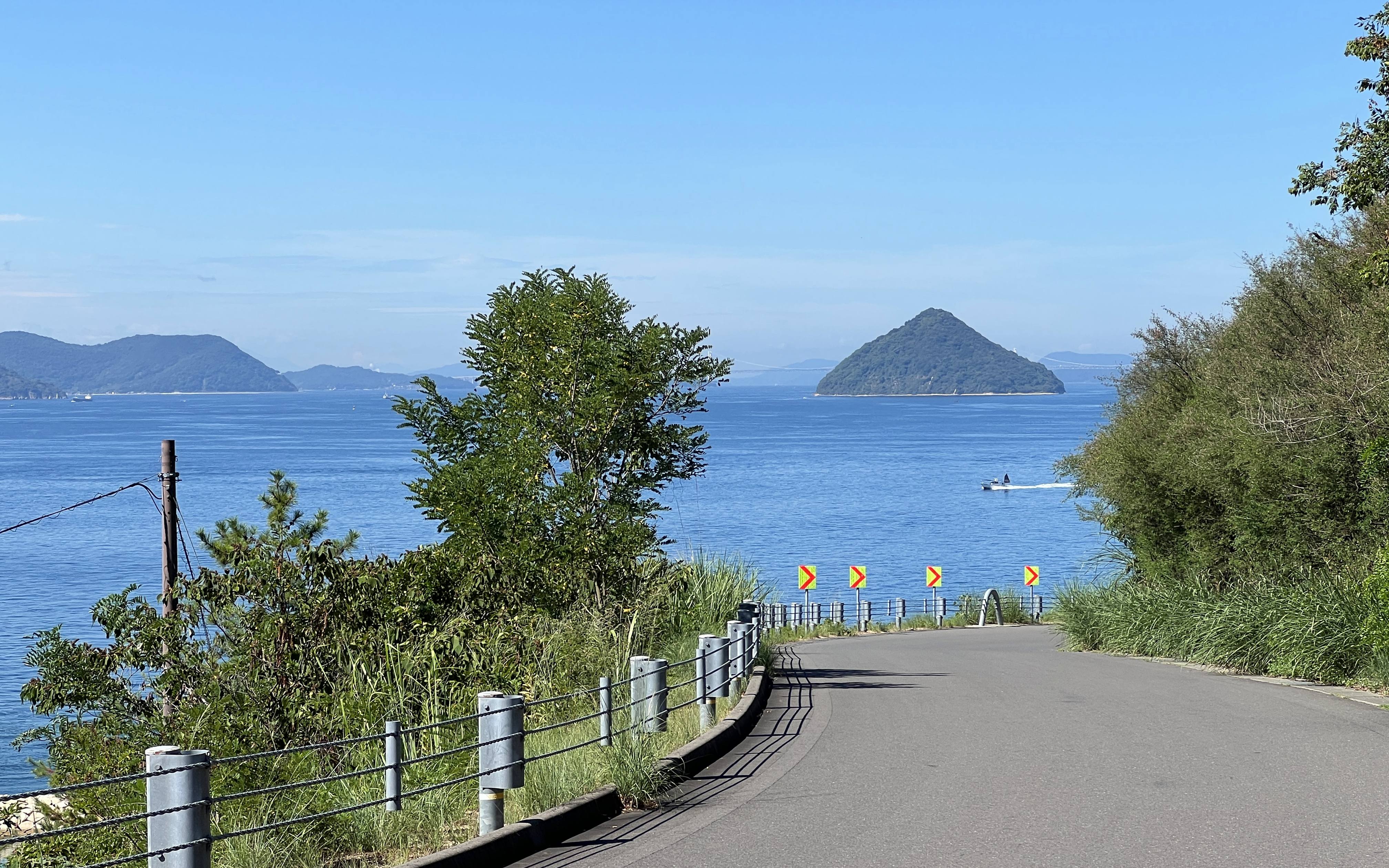 海景與遠處的小島