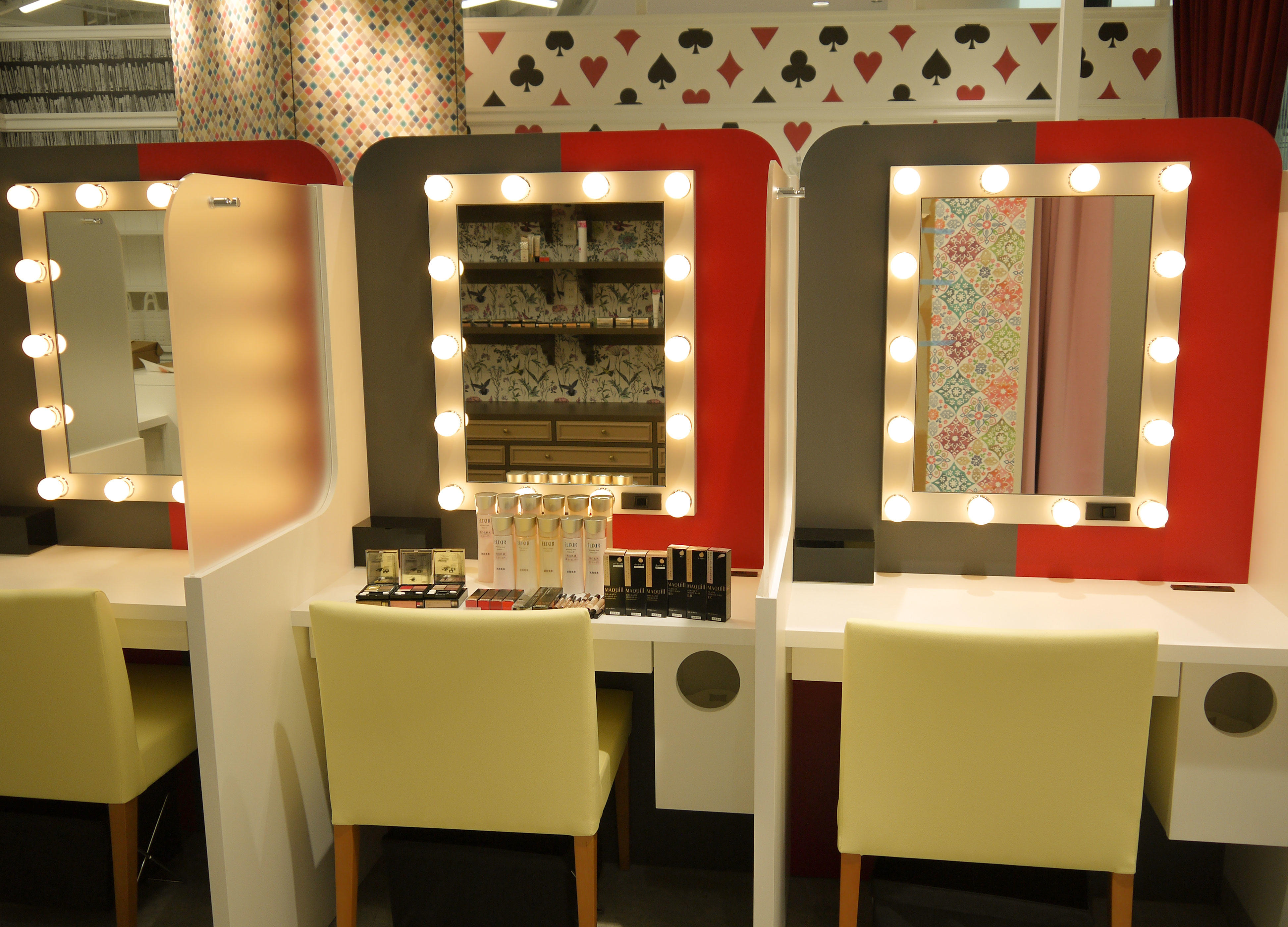 EDION 愛電王付費使用的美容家電體驗區，可試用最新美容商品，確認滿意才購買。